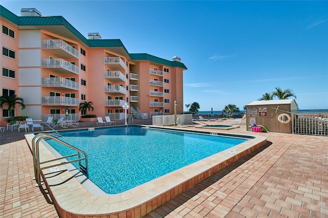 18400 Gulf Blvd Unit 1206, Indian Shores, FL 33785 - community pool with a community hot tub and a patio