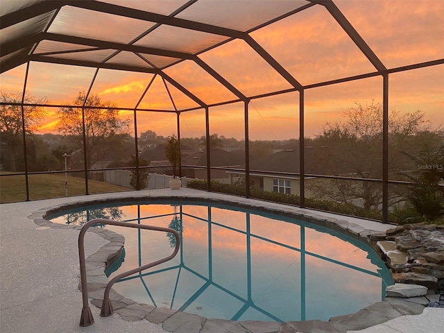 view of pool at dusk