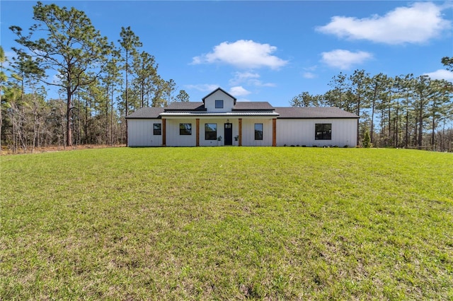 view of front of home featuring a front lawn and solar panels