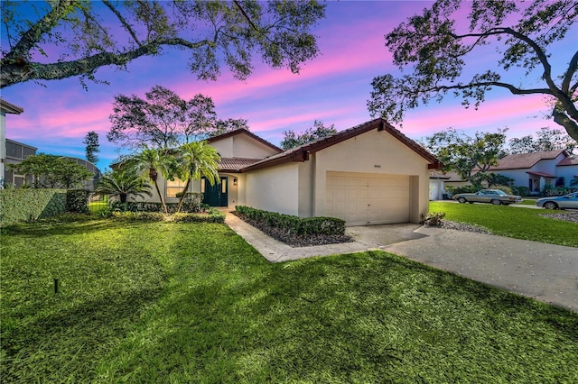 view of front of house featuring a lawn and a garage