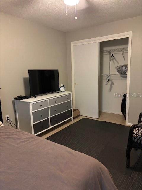 bedroom featuring a closet and a textured ceiling