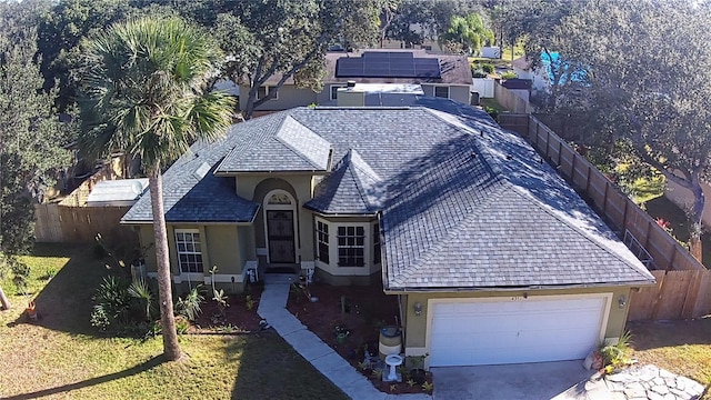 view of front of property featuring a front yard and a garage