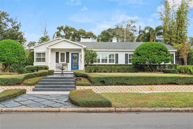 single story home with a front lawn