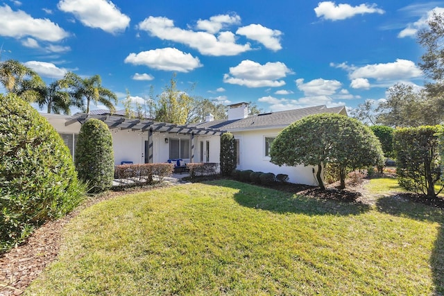 view of front facade featuring a front yard