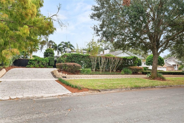 view of front facade with a front lawn