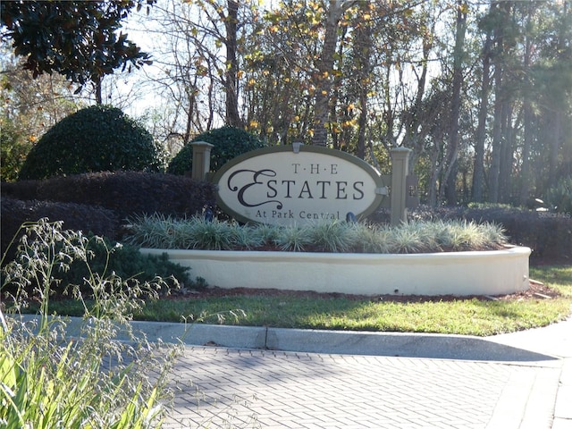 view of community / neighborhood sign