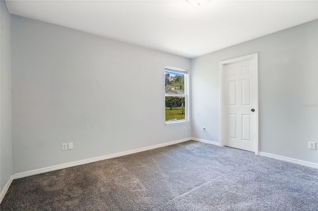 unfurnished room with carpet