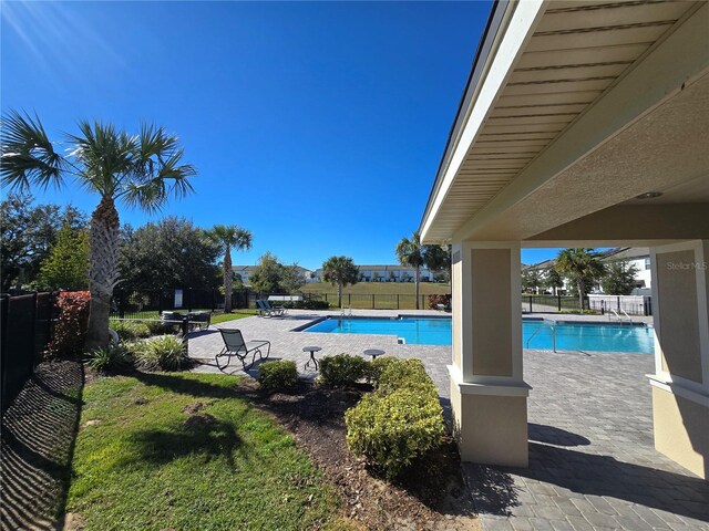 604 Madison Dr, Davenport, FL 33837 - community pool featuring a patio area and a fenced backyard