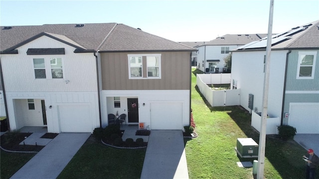 view of front facade featuring a front lawn and a garage