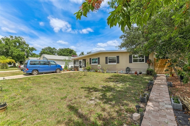 single story home with a front yard