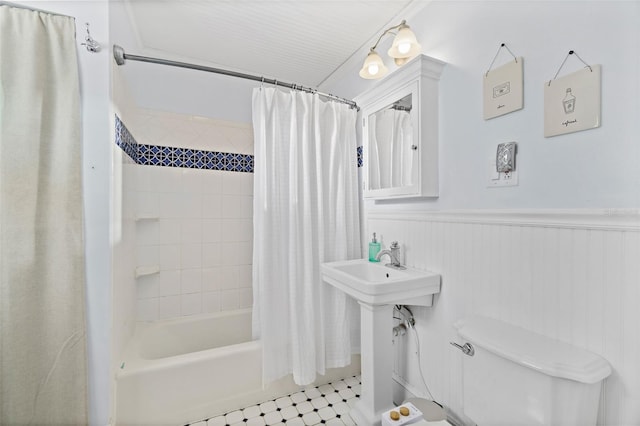 full bathroom featuring toilet, sink, and shower / bath combo with shower curtain