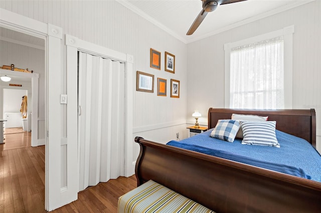 bedroom with crown molding, wood-type flooring, a closet, and ceiling fan