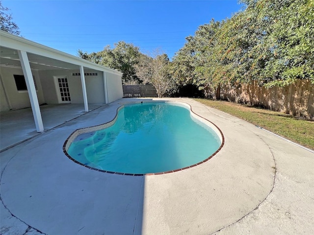 view of swimming pool featuring a patio