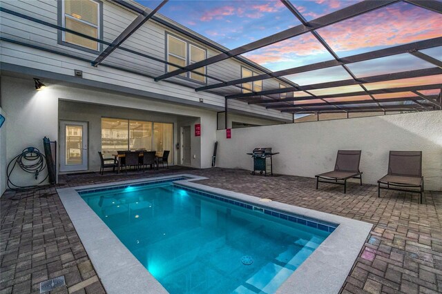 7420 Oakmoss Loop, Davenport, FL 33837 - swimming pool with a grill, a patio area, outdoor dining space, and a lanai