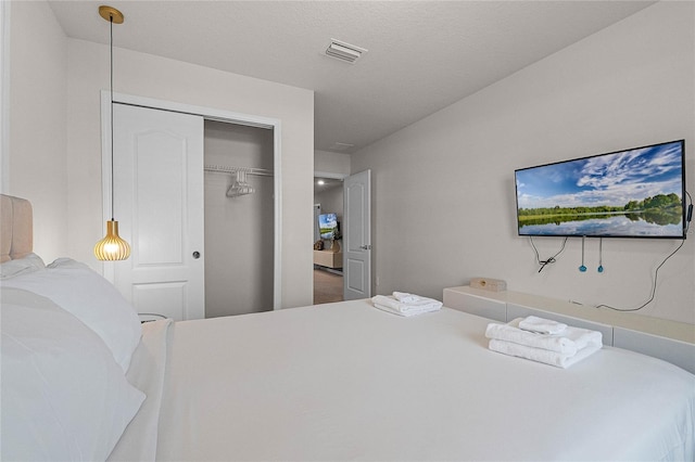 7420 Oakmoss Loop, Davenport, FL 33837 - bedroom with a closet