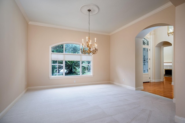 empty room with light carpet, an inviting chandelier, and ornamental molding