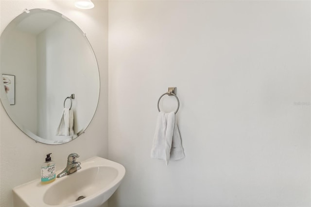 bathroom featuring sink