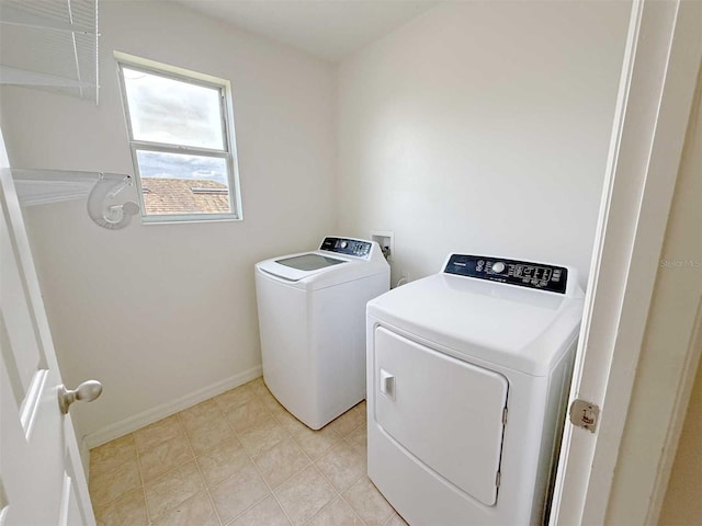 1208 Sawgrass Pointe Dr, Orlando, FL 32824 - washroom with laundry area, baseboards, and washing machine and clothes dryer