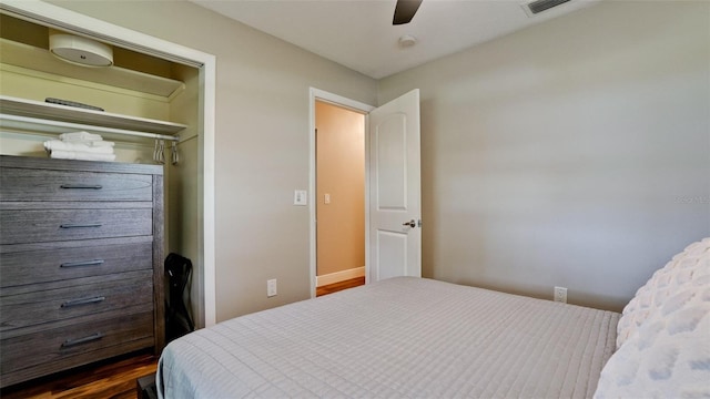 bedroom featuring ceiling fan, dark wood-type flooring, and a closet