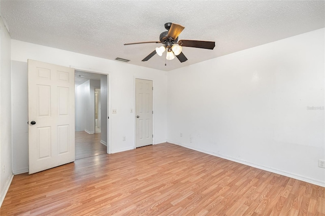 unfurnished bedroom with a textured ceiling, light wood-type flooring, and ceiling fan