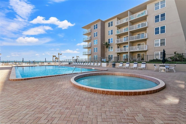 view of swimming pool