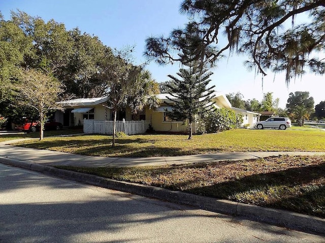 2695 S E Ave, Sarasota, FL 34239 - view of property hidden behind natural elements