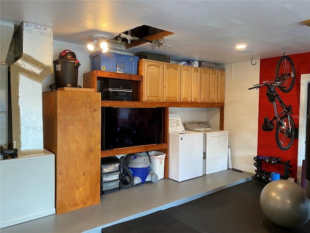 basement featuring washing machine and clothes dryer