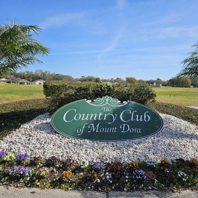 view of community / neighborhood sign