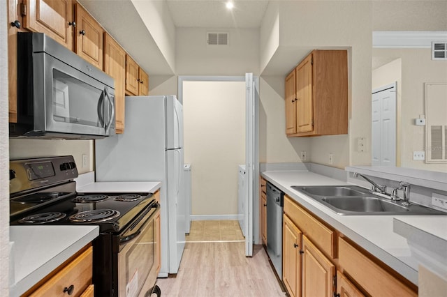 kitchen with crown molding, light hardwood / wood-style floors, sink, and stainless steel appliances