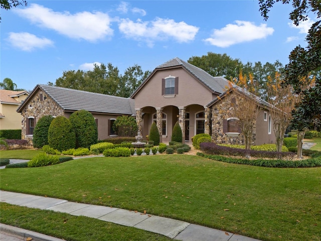 view of front of house featuring a front yard