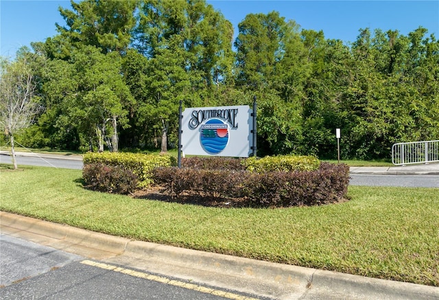 community / neighborhood sign with a lawn