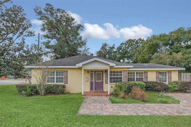 ranch-style house featuring a front lawn