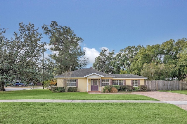 ranch-style house featuring a front lawn