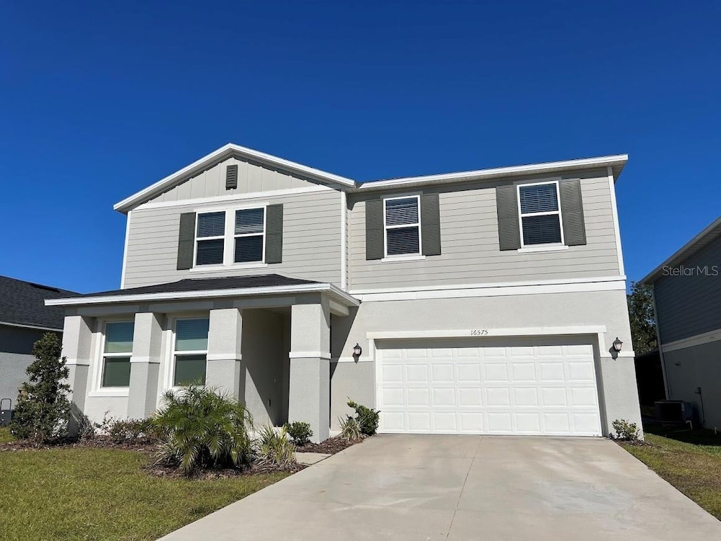 view of front facade featuring a garage