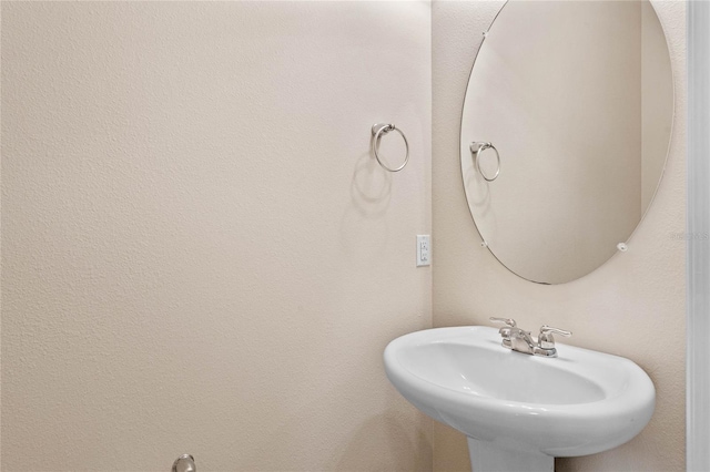 bathroom featuring sink