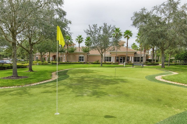 1300 Gilford Point Ln Unit 1300, Davenport, FL 33896 - surrounding community featuring a putting green and a yard