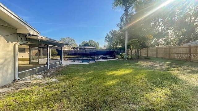 view of yard with a pool