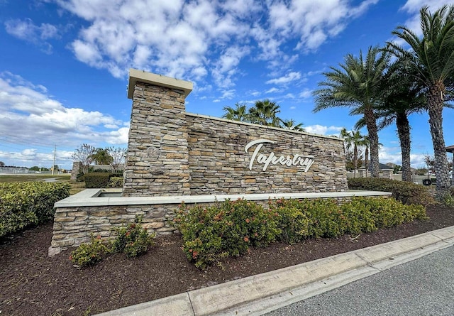 view of community / neighborhood sign