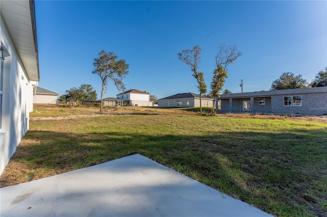 view of yard featuring a patio area