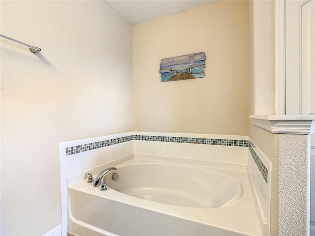 5303 Wildwood Way, Davenport, FL 33837 - full bathroom with a bath