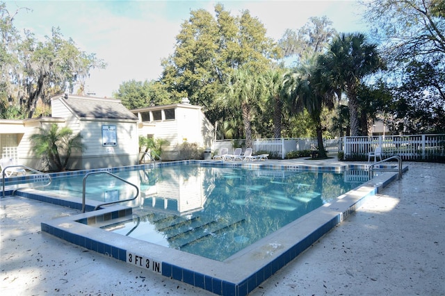 view of swimming pool