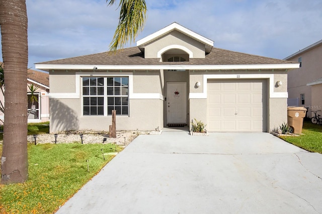 view of front of property featuring a front lawn and a garage