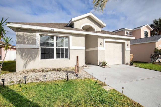 view of front facade featuring a front yard and a garage