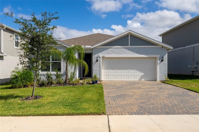 view of front facade featuring a garage and a front yard