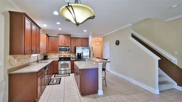 kitchen featuring a center island, sink, stainless steel appliances, a kitchen breakfast bar, and ornamental molding