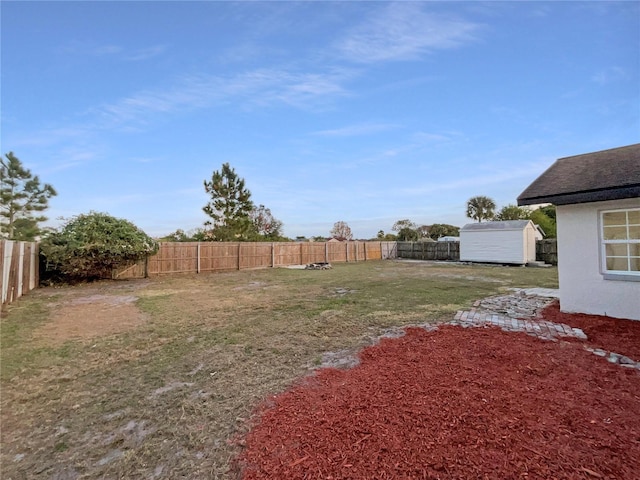 view of yard with a storage unit