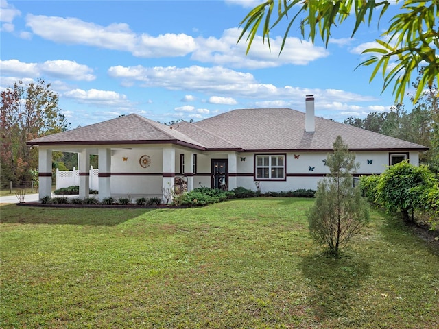 view of front facade with a front lawn