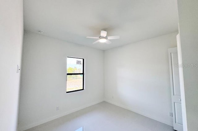 empty room featuring ceiling fan