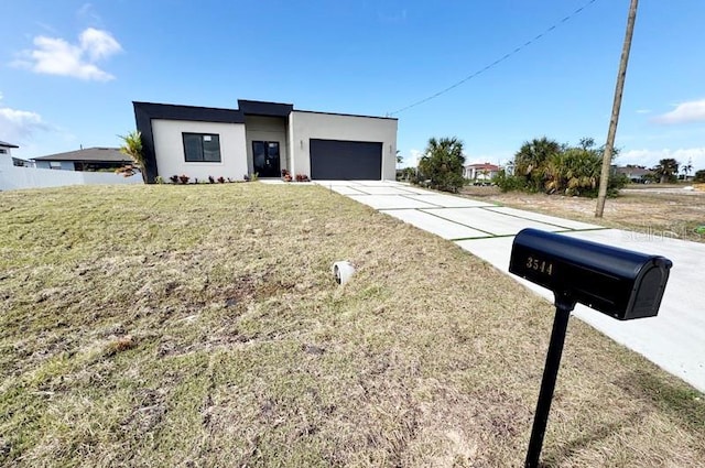 view of front of home featuring a front yard and a garage