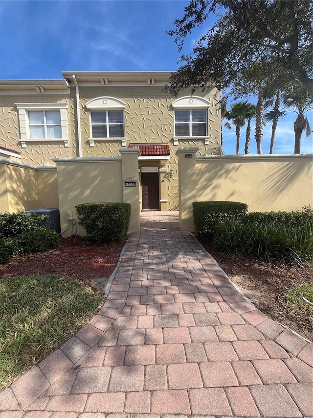 view of front of property